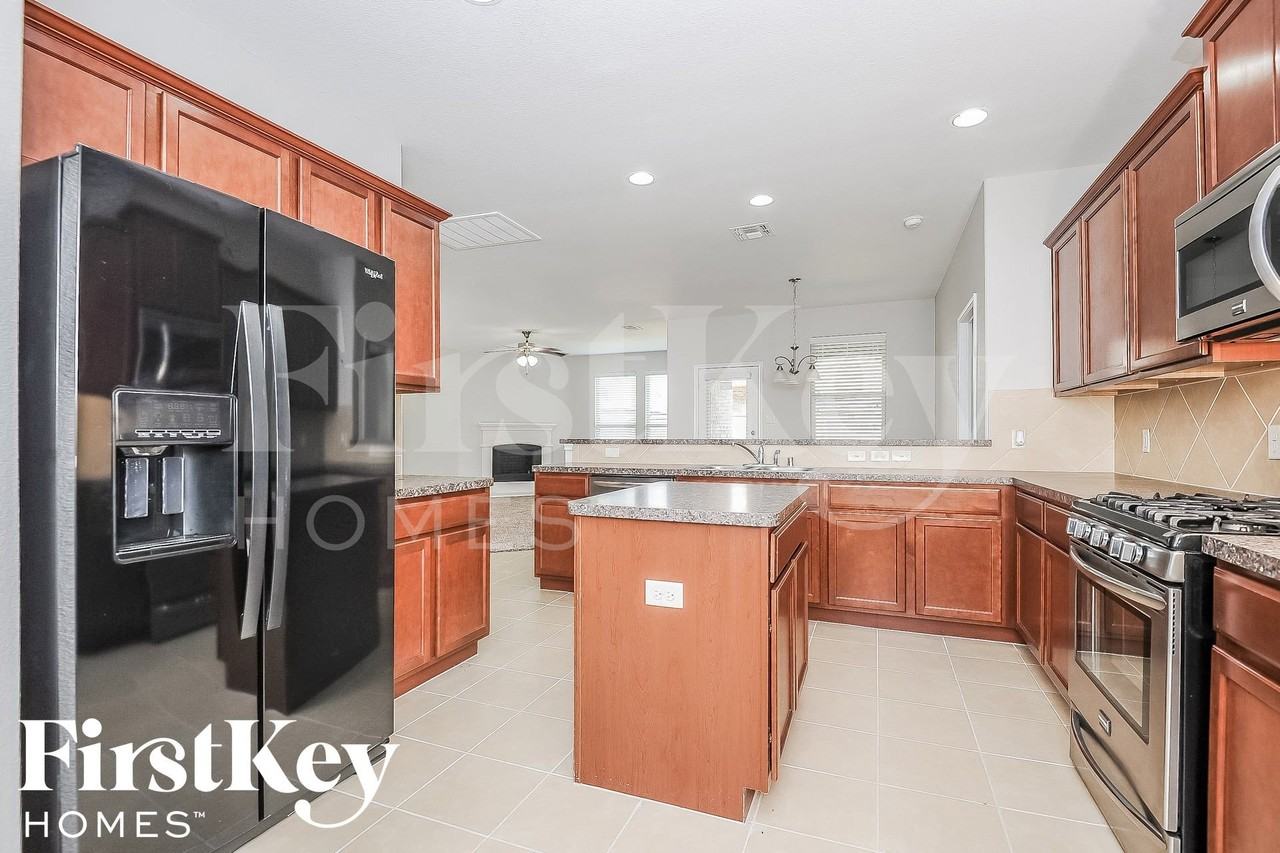 1112 Kaufman Rd - Photo 5 of 16
