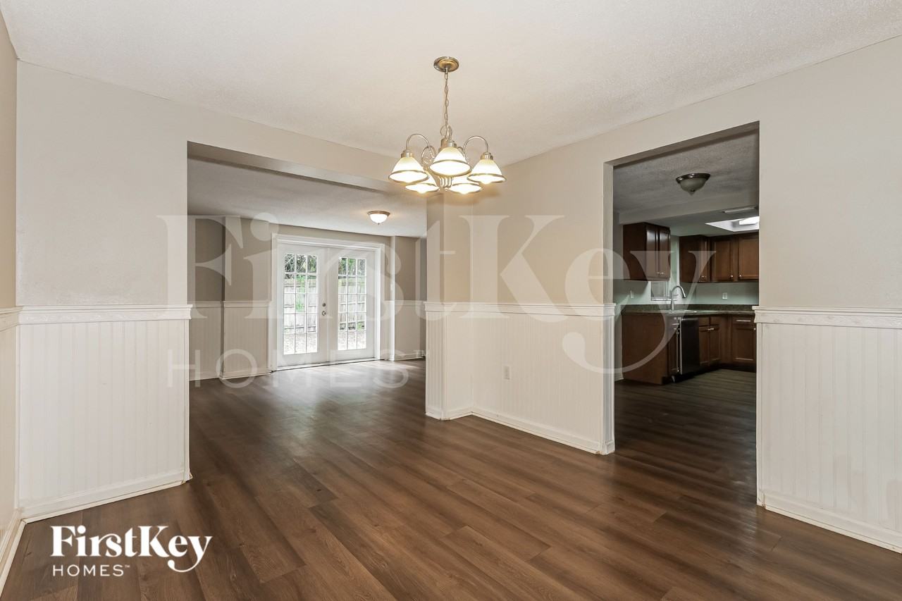 10805 Piccadilly Rd - Photo 6 of 20