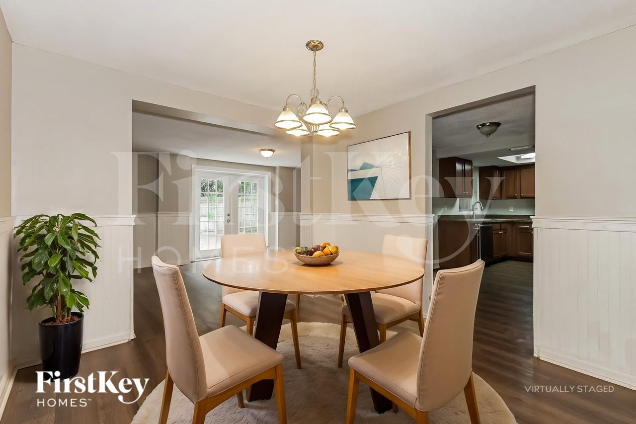 10805 Piccadilly Rd - Photo 7 of 20