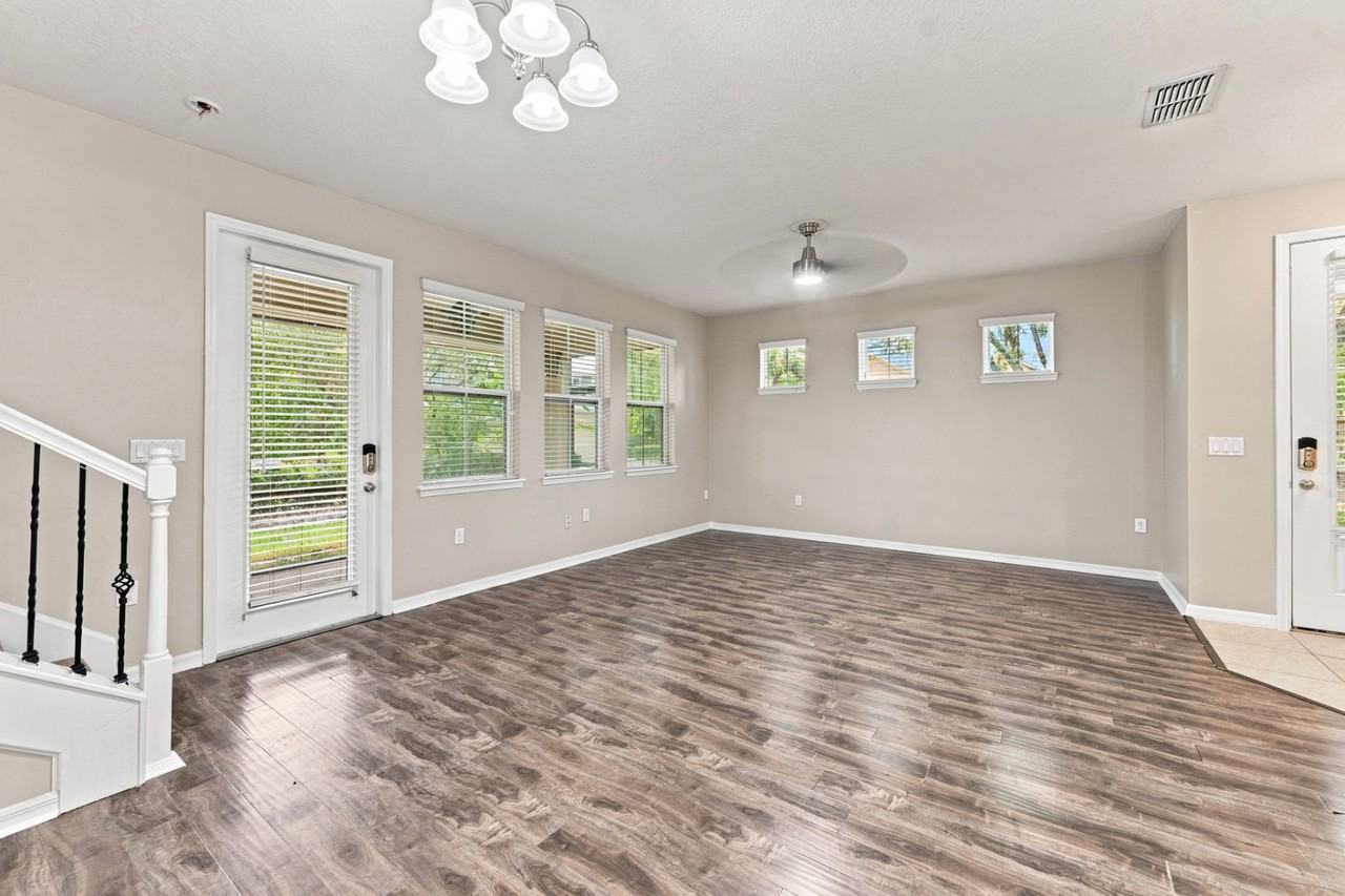 17013 Vilesta Dr - Photo 4 of 38