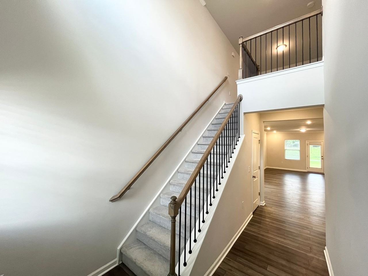 812 Cainhoy Ct - Photo 2 of 32
