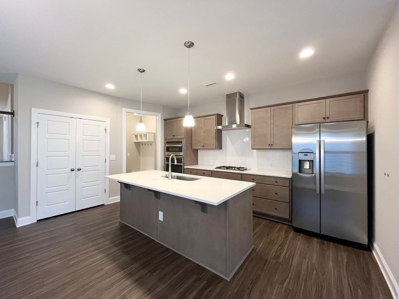 1002 Greatland Rd - Photo 4 of 27