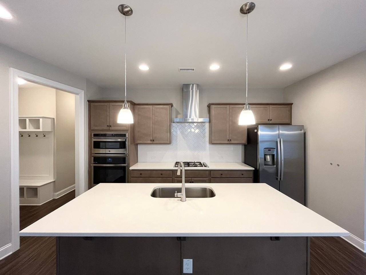 1002 Greatland Rd - Photo 5 of 27