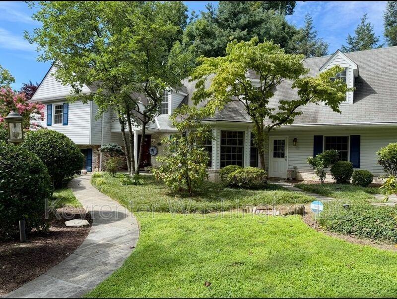 1995 Lancashire Dr - Photo 2 of 50