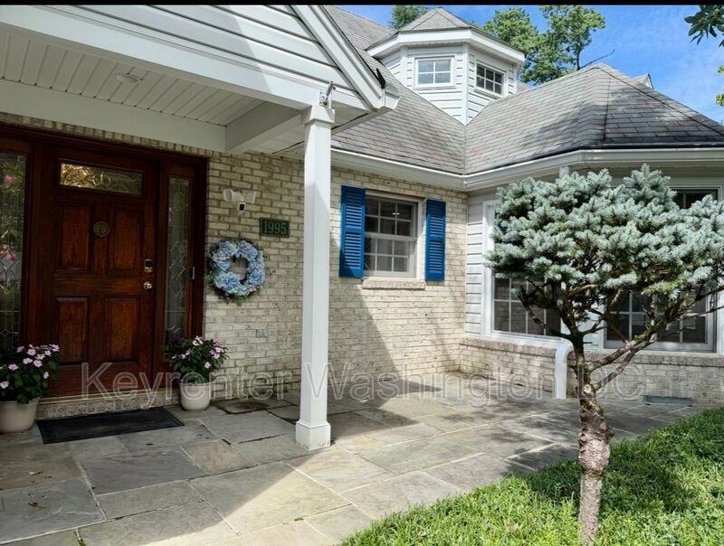 1995 Lancashire Dr - Photo 4 of 50