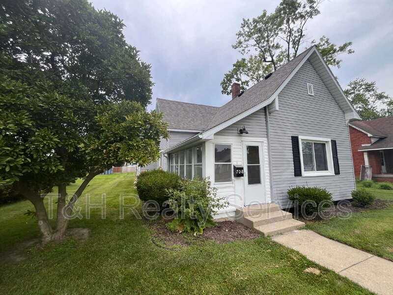 708 N Independence St - Photo 4 of 38