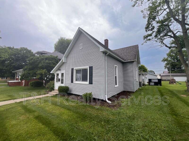 708 N Independence St - Photo 5 of 38