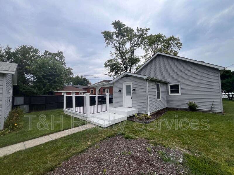 708 N Independence St - Photo 6 of 38