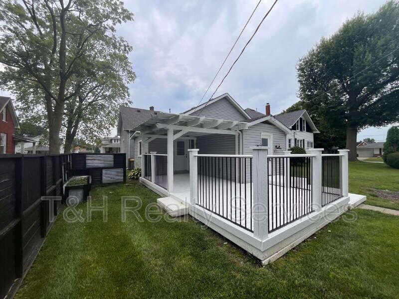 708 N Independence St - Photo 7 of 38
