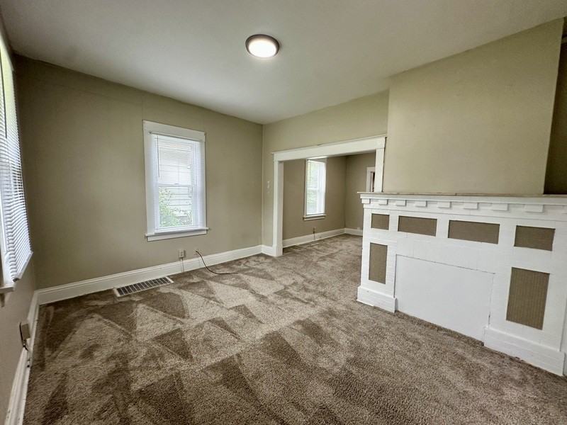 922 Center Point Rd Ne - Photo 2 of 17