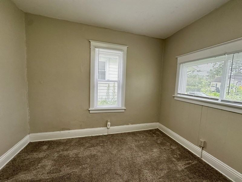 922 Center Point Rd Ne - Photo 4 of 17