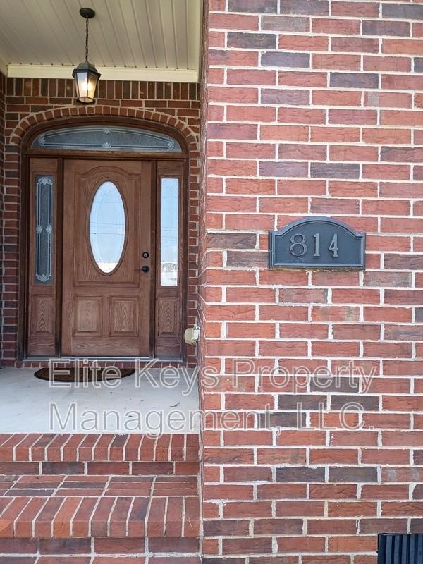 814 11th St - Photo 2 of 25