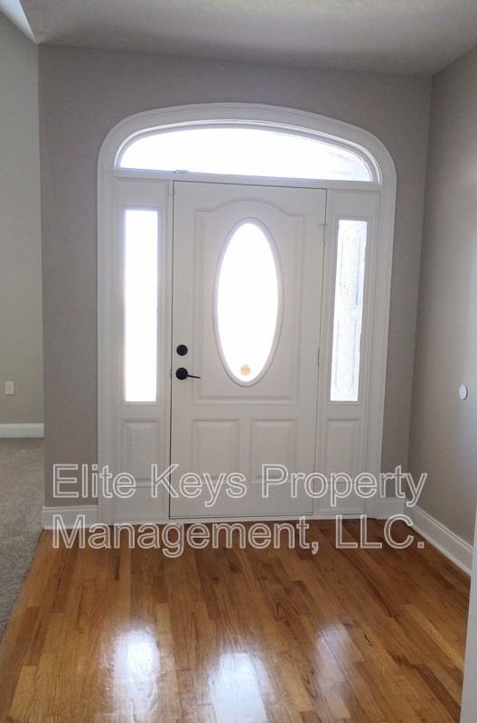 814 11th St - Photo 4 of 25