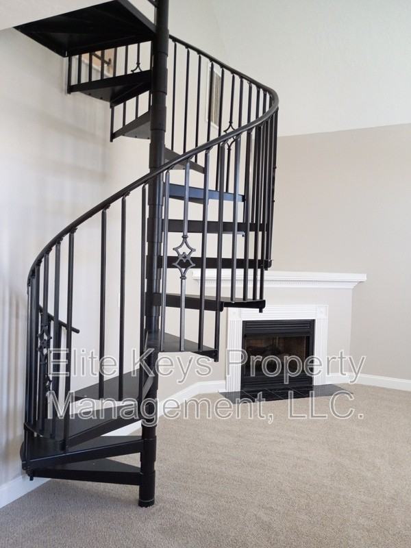 814 11th St - Photo 5 of 25