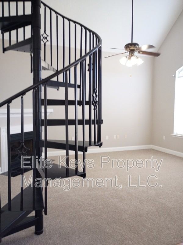 814 11th St - Photo 6 of 25