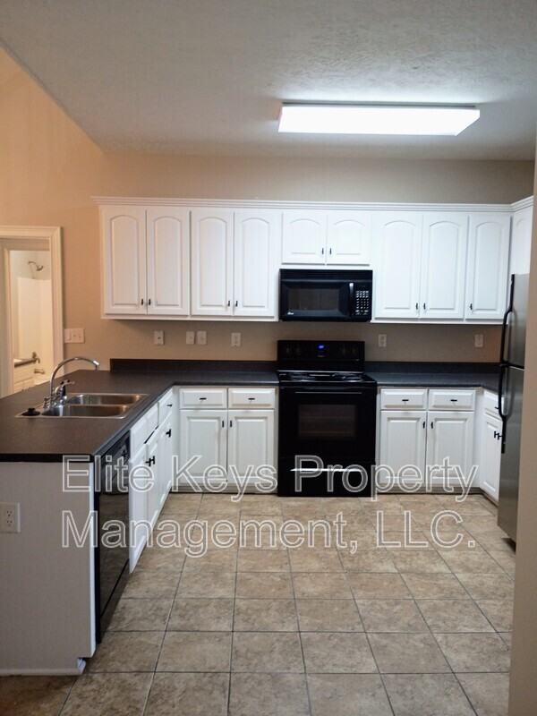 814 11th St - Photo 7 of 25