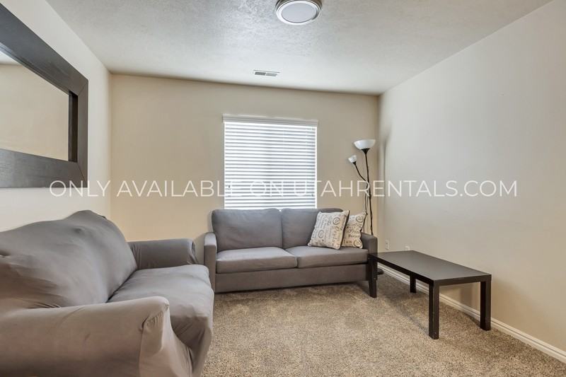 112 Cougar Blvd #307M - Photo 4 of 16