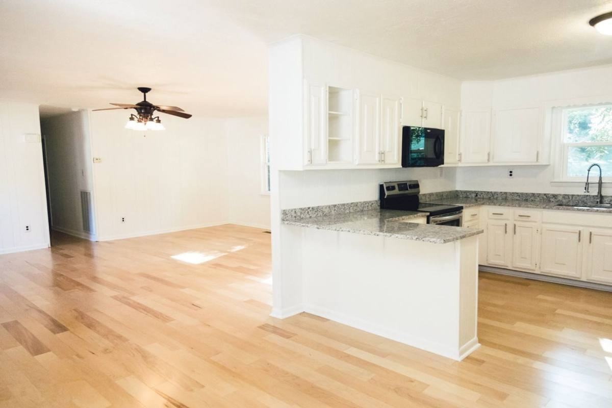 10716 Dallas Hollow Rd - Photo 2 of 10