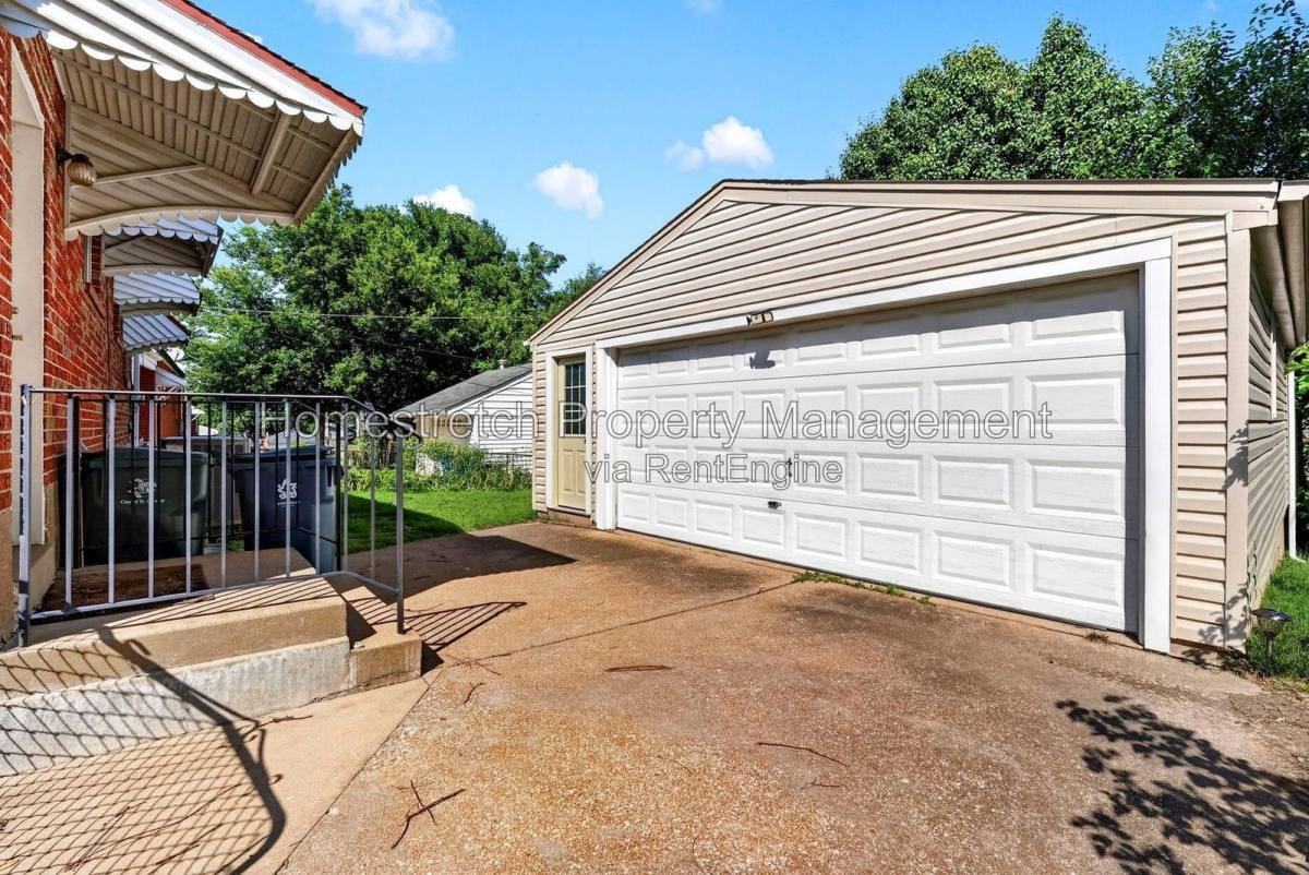 9826 Ravensbrook Dr - Photo 4 of 10