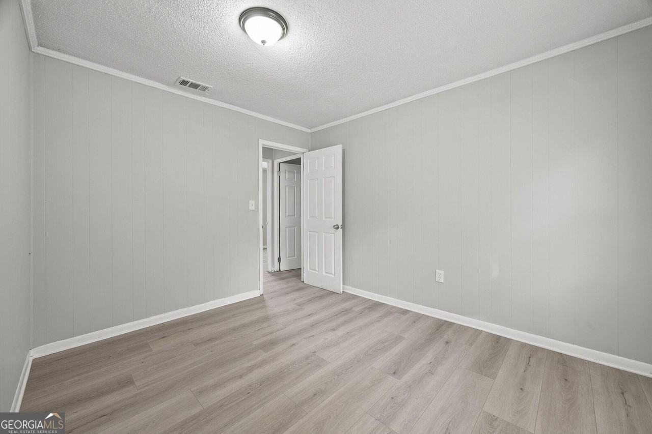 2830 Village Green Dr - Photo 3 of 13
