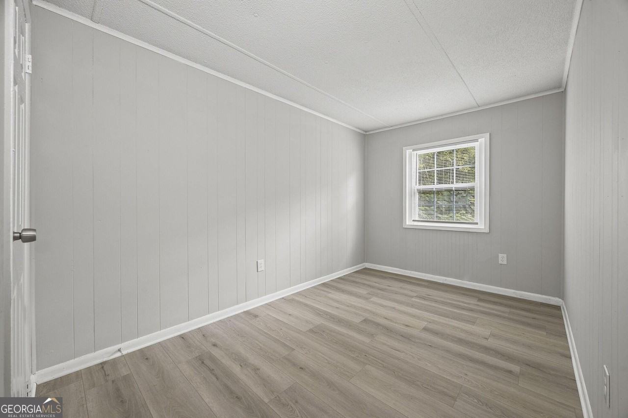 2830 Village Green Dr - Photo 4 of 13
