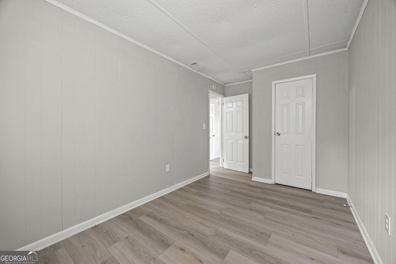 2830 Village Green Dr - Photo 5 of 13