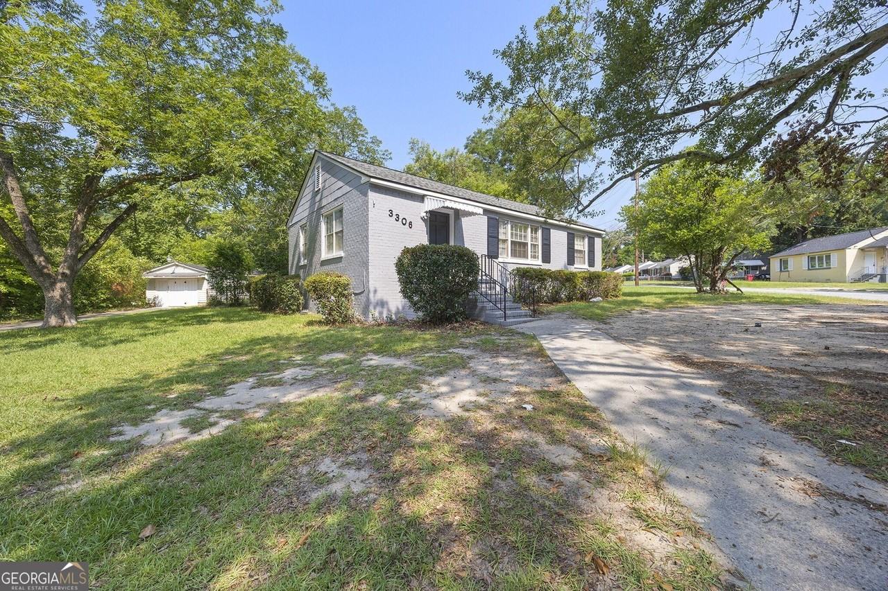 3306 Guthrie Dr - Photo 2 of 10
