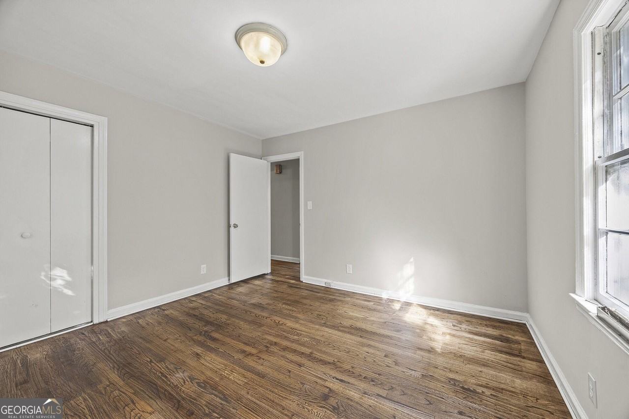 685 Wimbish Rd - Photo 3 of 14