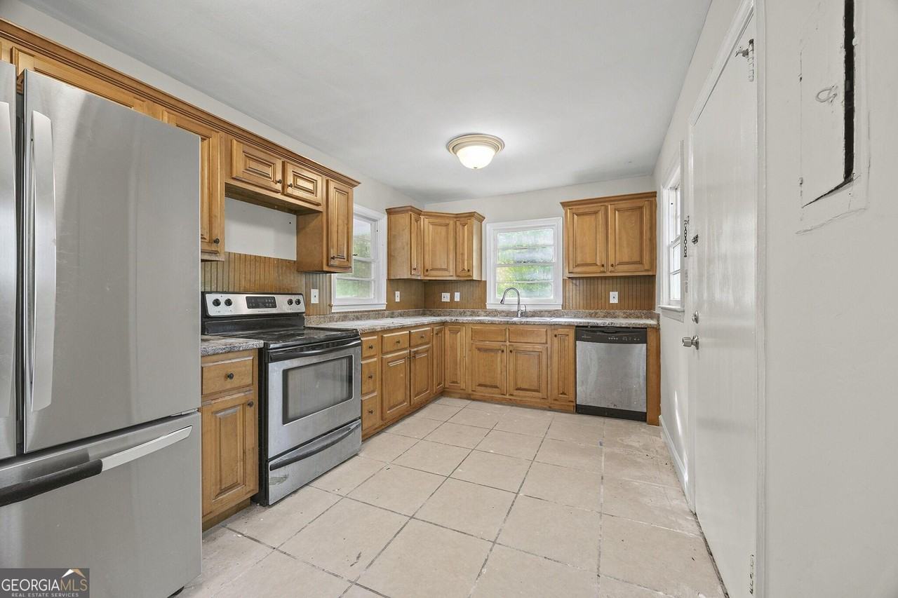 685 Wimbish Rd - Photo 4 of 14