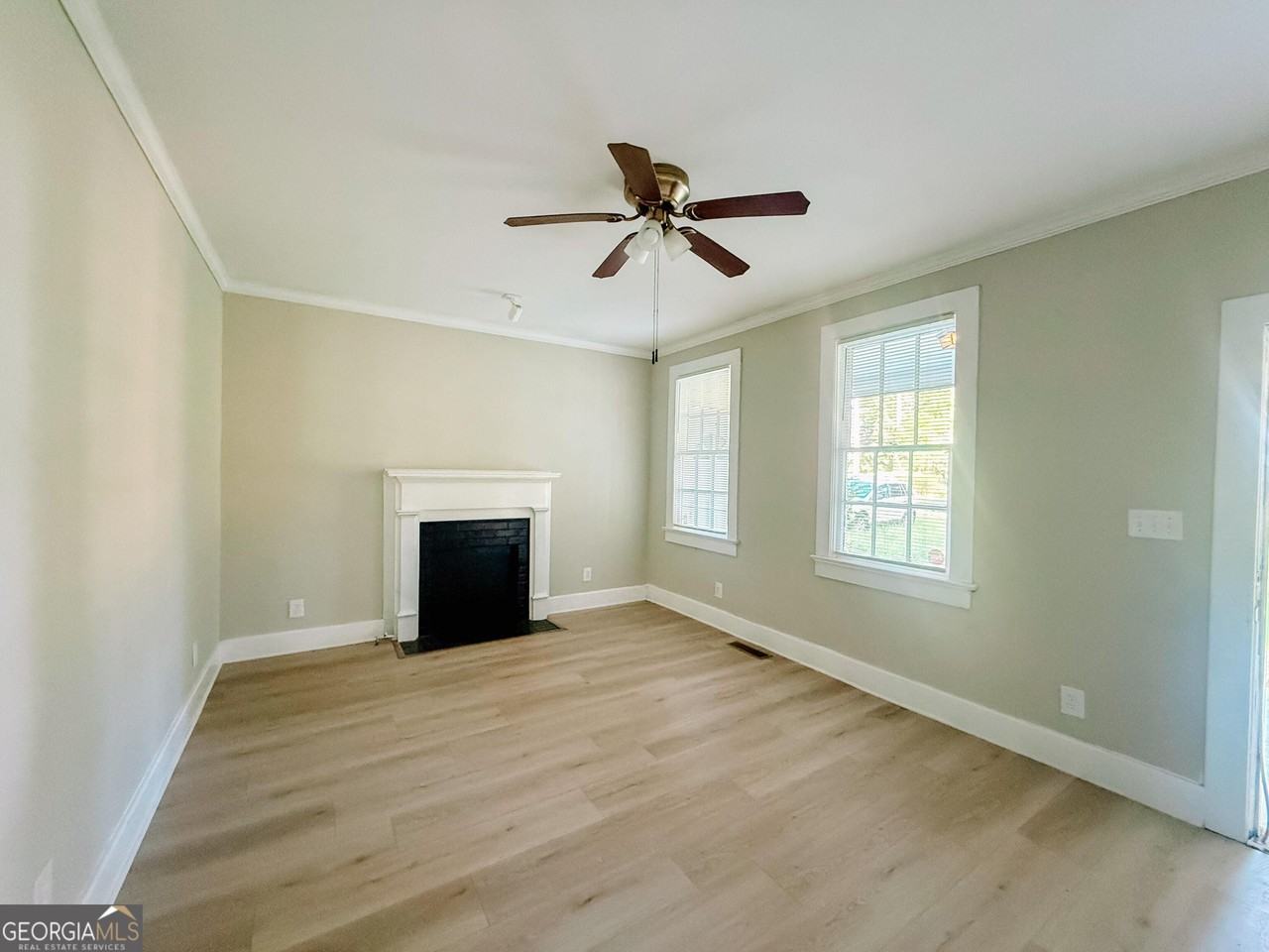 967 Glenridge Dr #A - Photo 2 of 6