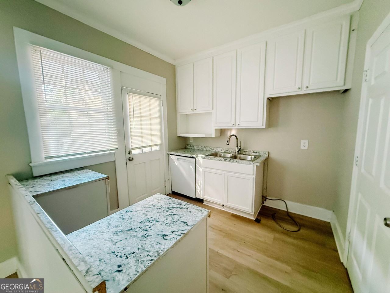 967 Glenridge Dr #A - Photo 3 of 6