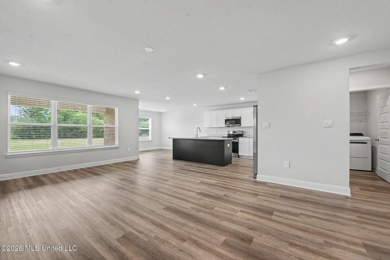 107 Mill Ct - Photo 3 of 35