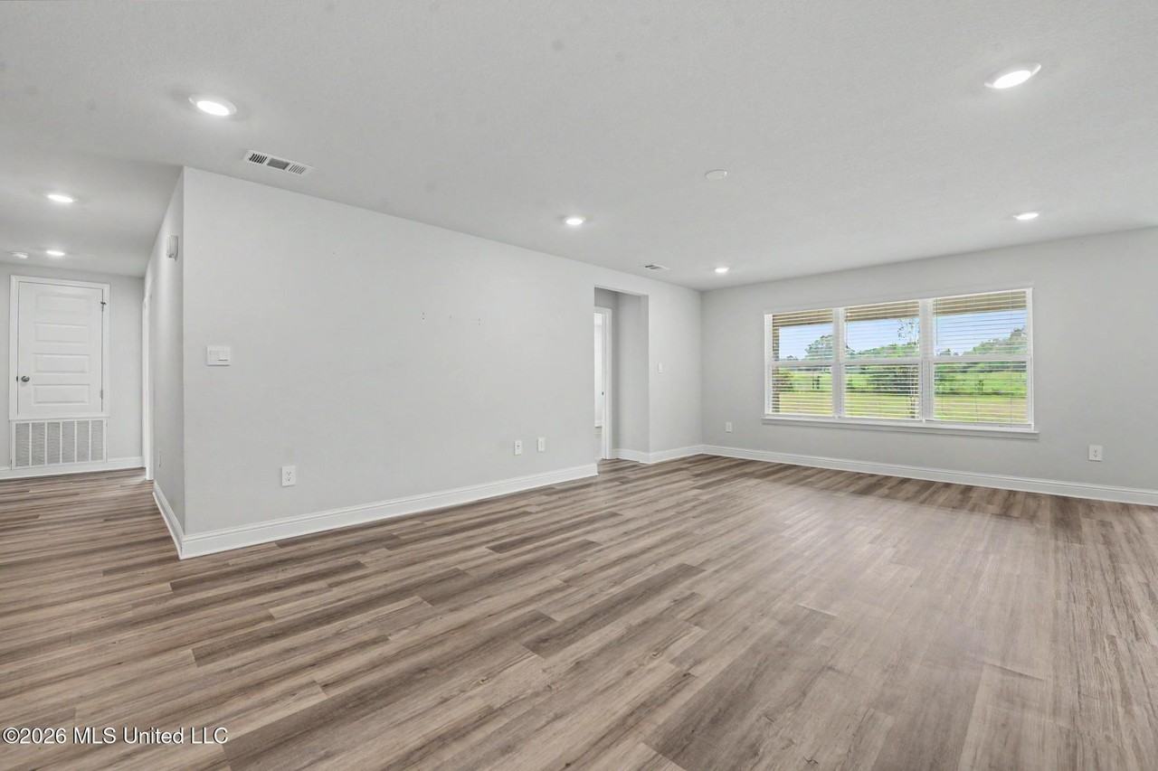 107 Mill Ct - Photo 4 of 35