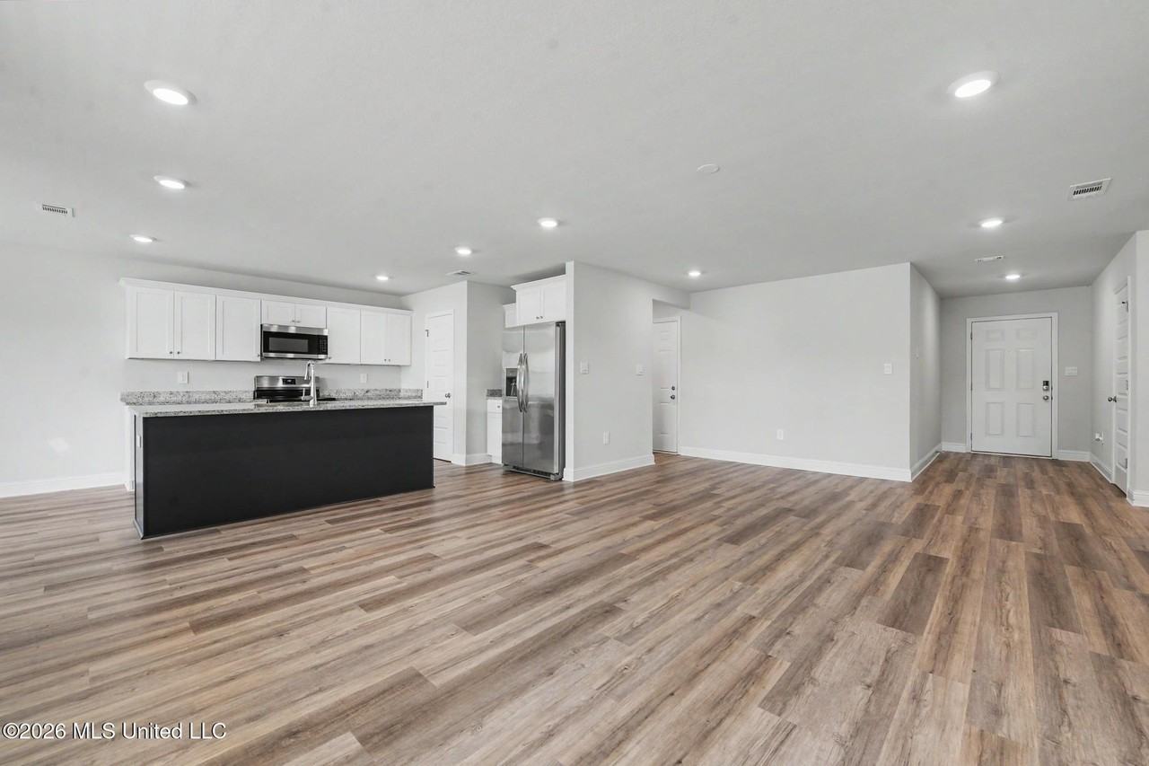 107 Mill Ct - Photo 6 of 35