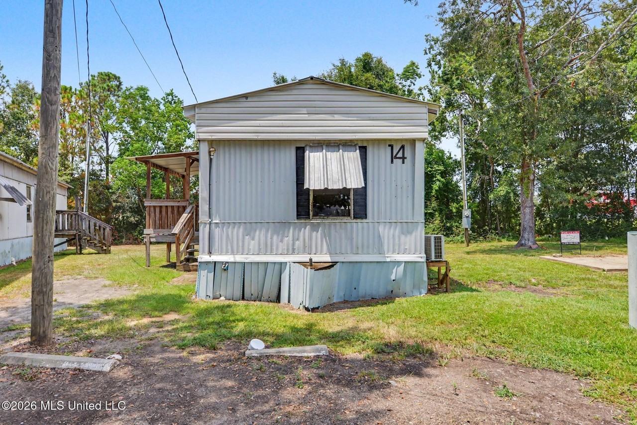 11213 Dobson Rd - Photo 2 of 15