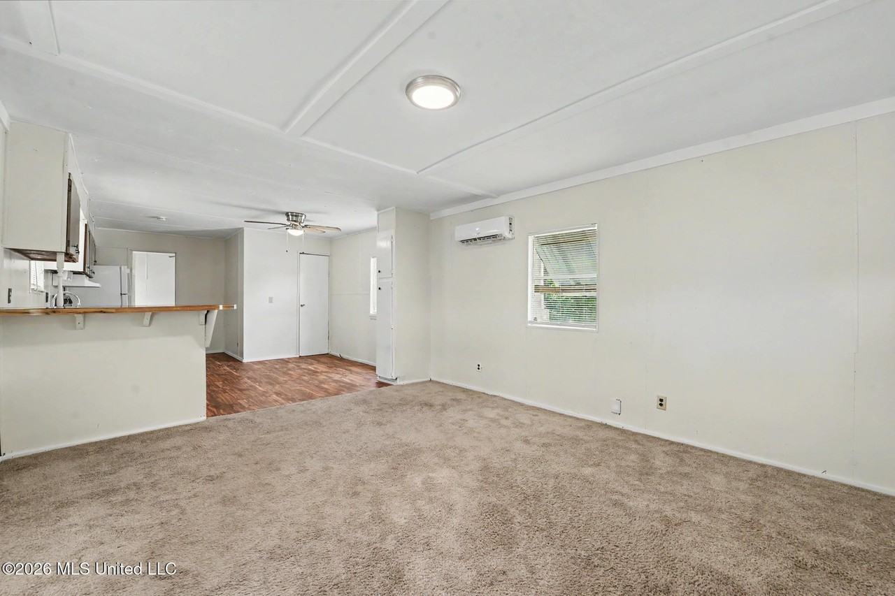 11213 Dobson Rd - Photo 3 of 15