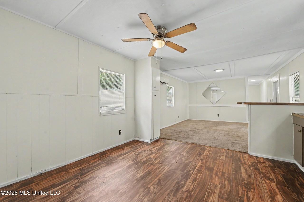 11213 Dobson Rd - Photo 6 of 15