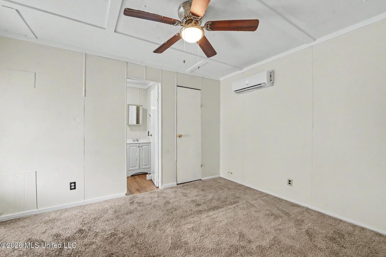 11213 Dobson Rd - Photo 7 of 15