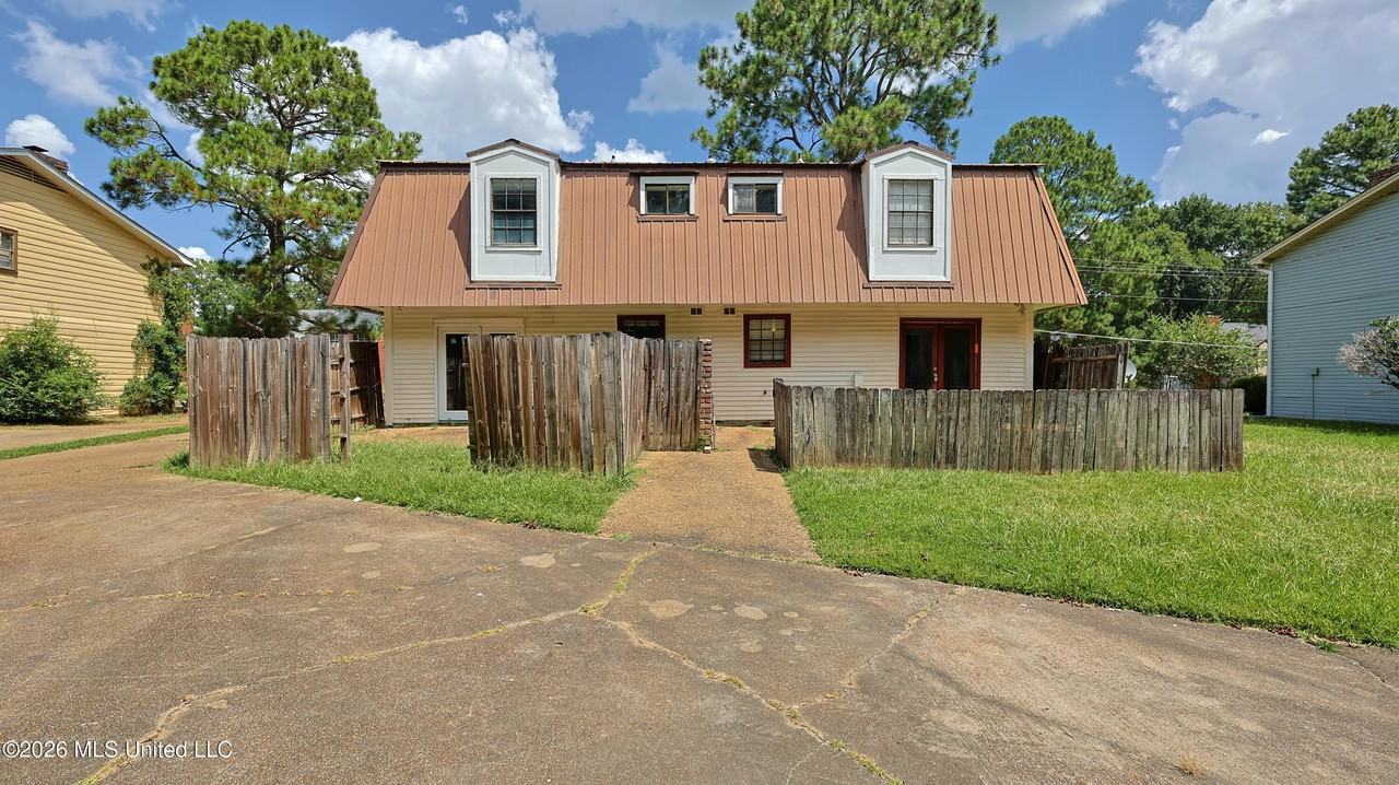 1121 Woodfield Dr - Photo 2 of 11