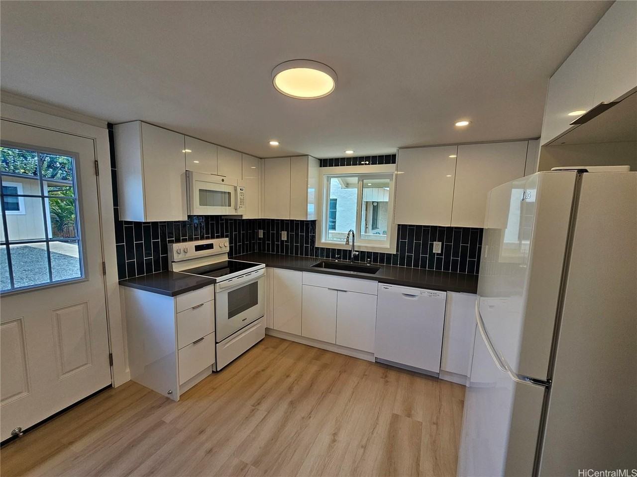 555 12th Ave #A - Photo 2 of 25