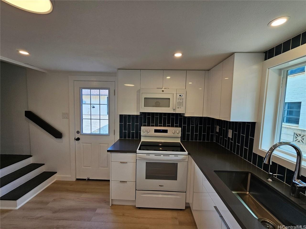 555 12th Ave #A - Photo 3 of 25