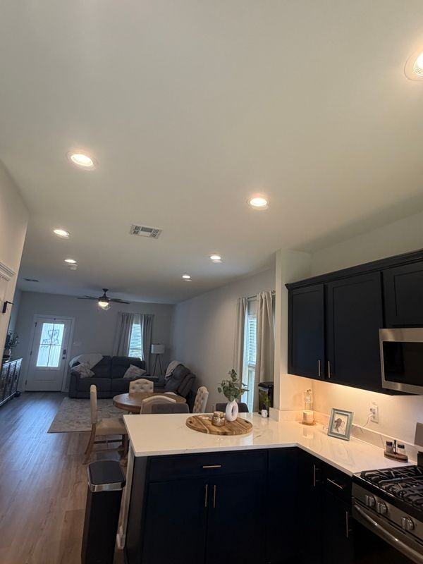 106 Lightbourne Dr - Photo 2 of 17