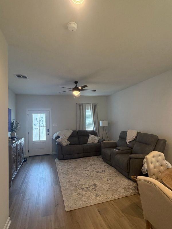 106 Lightbourne Dr - Photo 3 of 17
