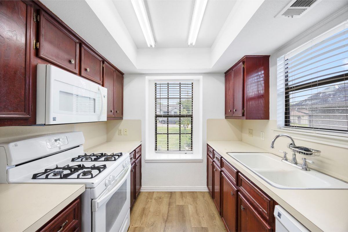 2209 Stirrup Dr - Photo 6 of 25
