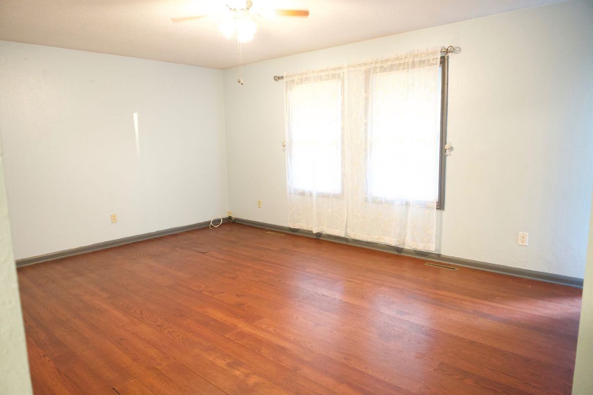 1504 N 75th Dr - Photo 4 of 13