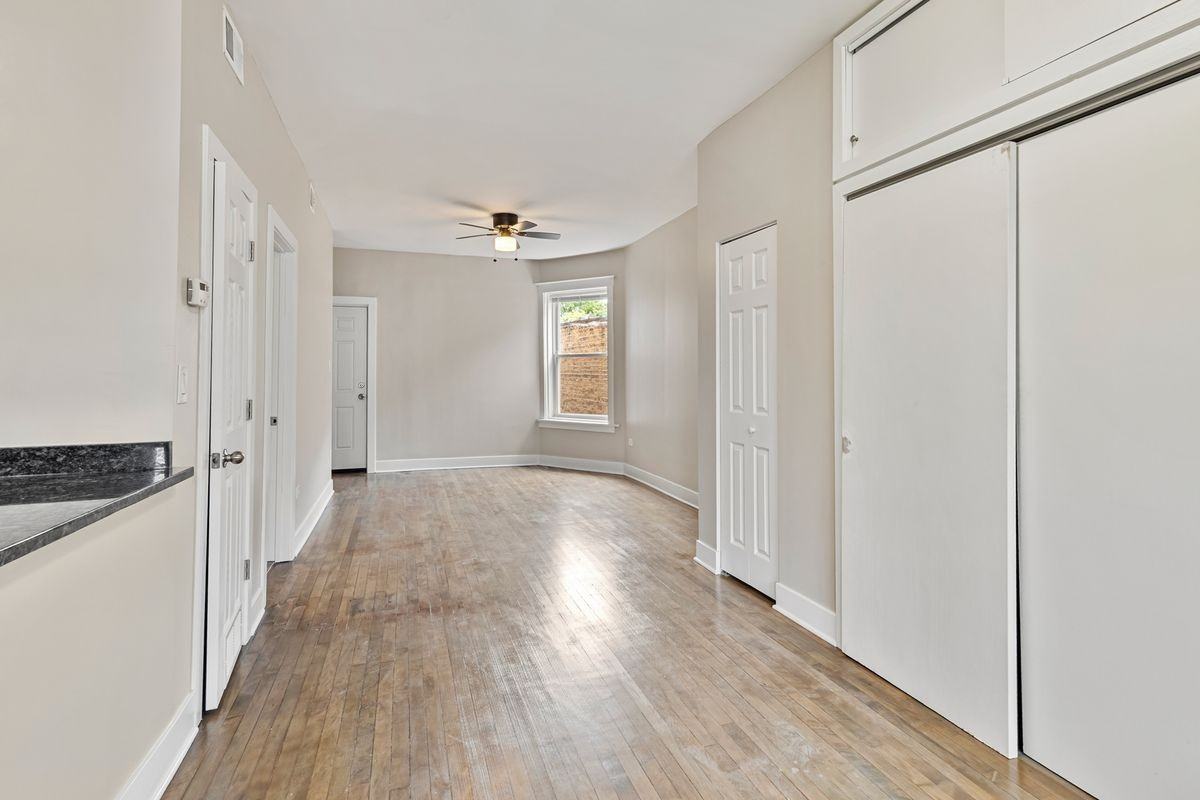 2630 W Division St - Photo 5 of 18