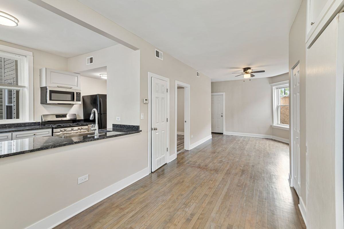2630 W Division St - Photo 6 of 18