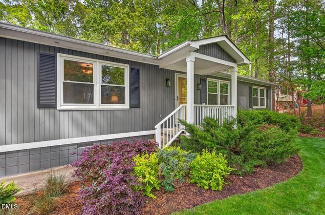 218 Landsbury Dr - Photo 2 of 45