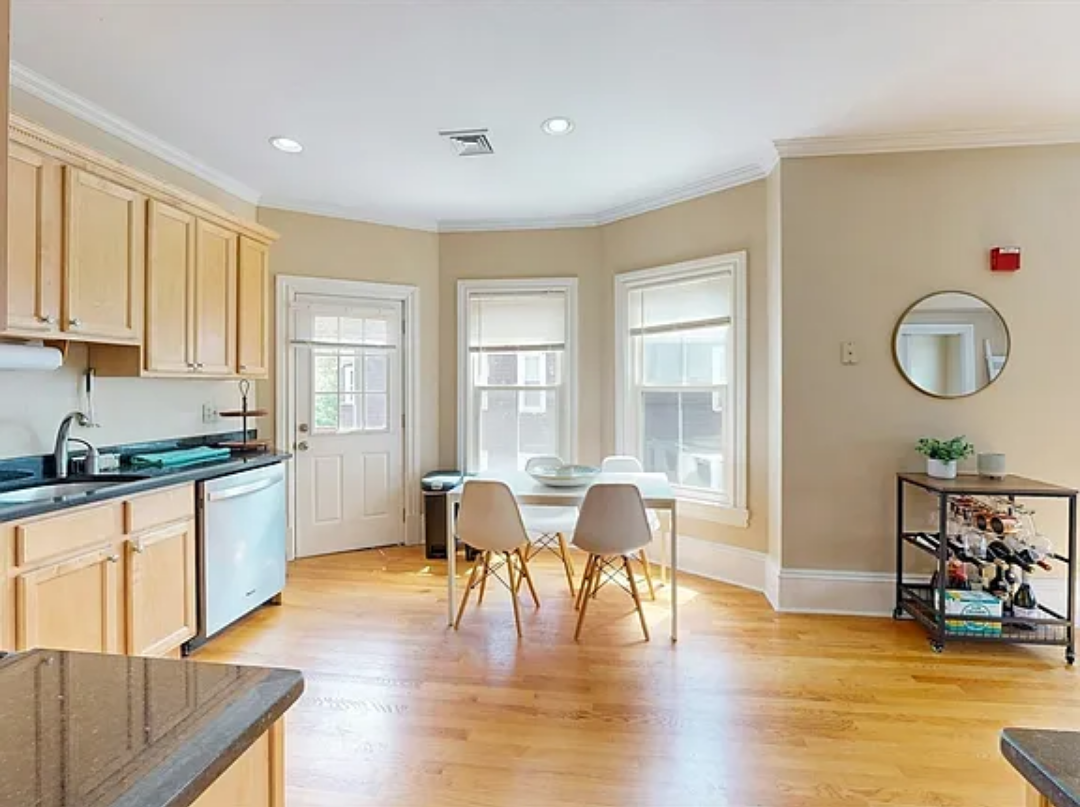 561 Broadway - Photo 2 of 14