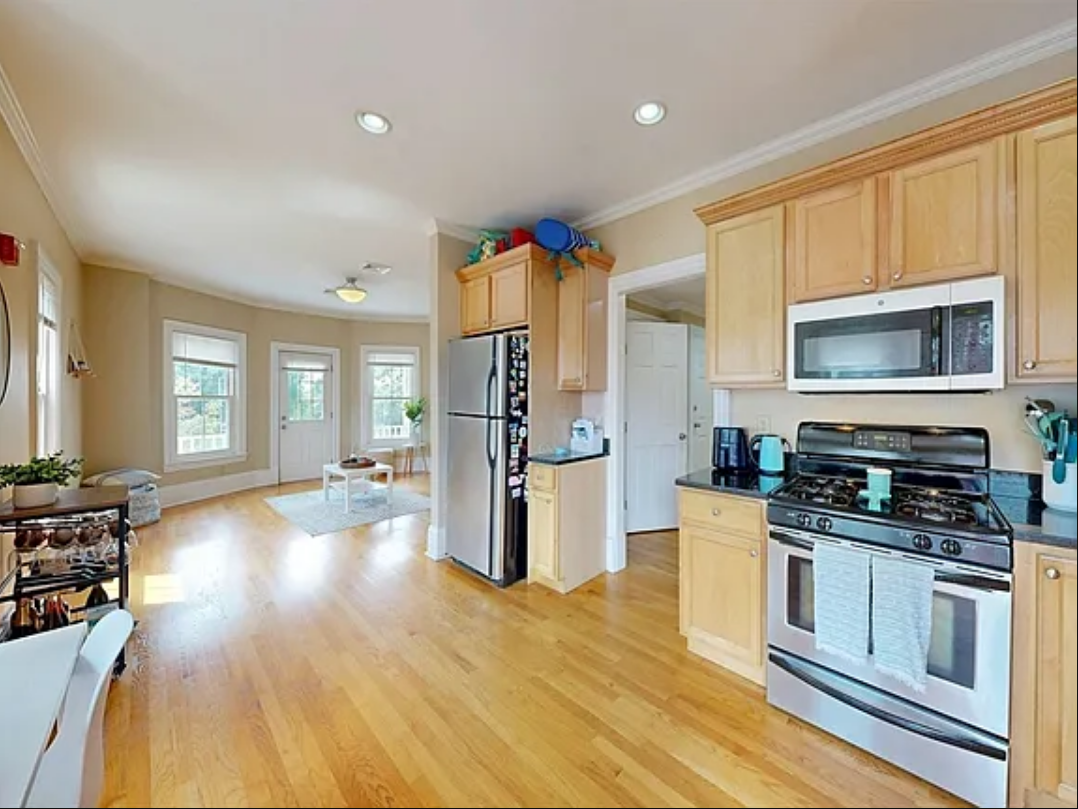 561 Broadway - Photo 3 of 14